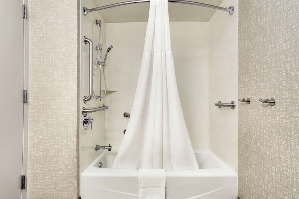 Hampton Inn Milwaukee/Brookfield 12/36