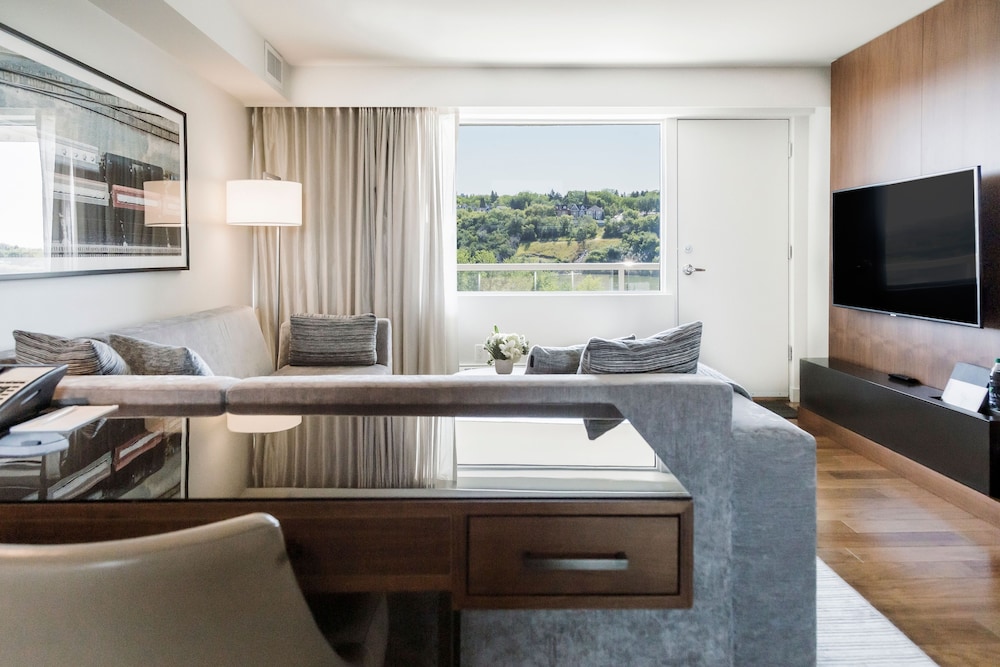 The James Hotel 37/48