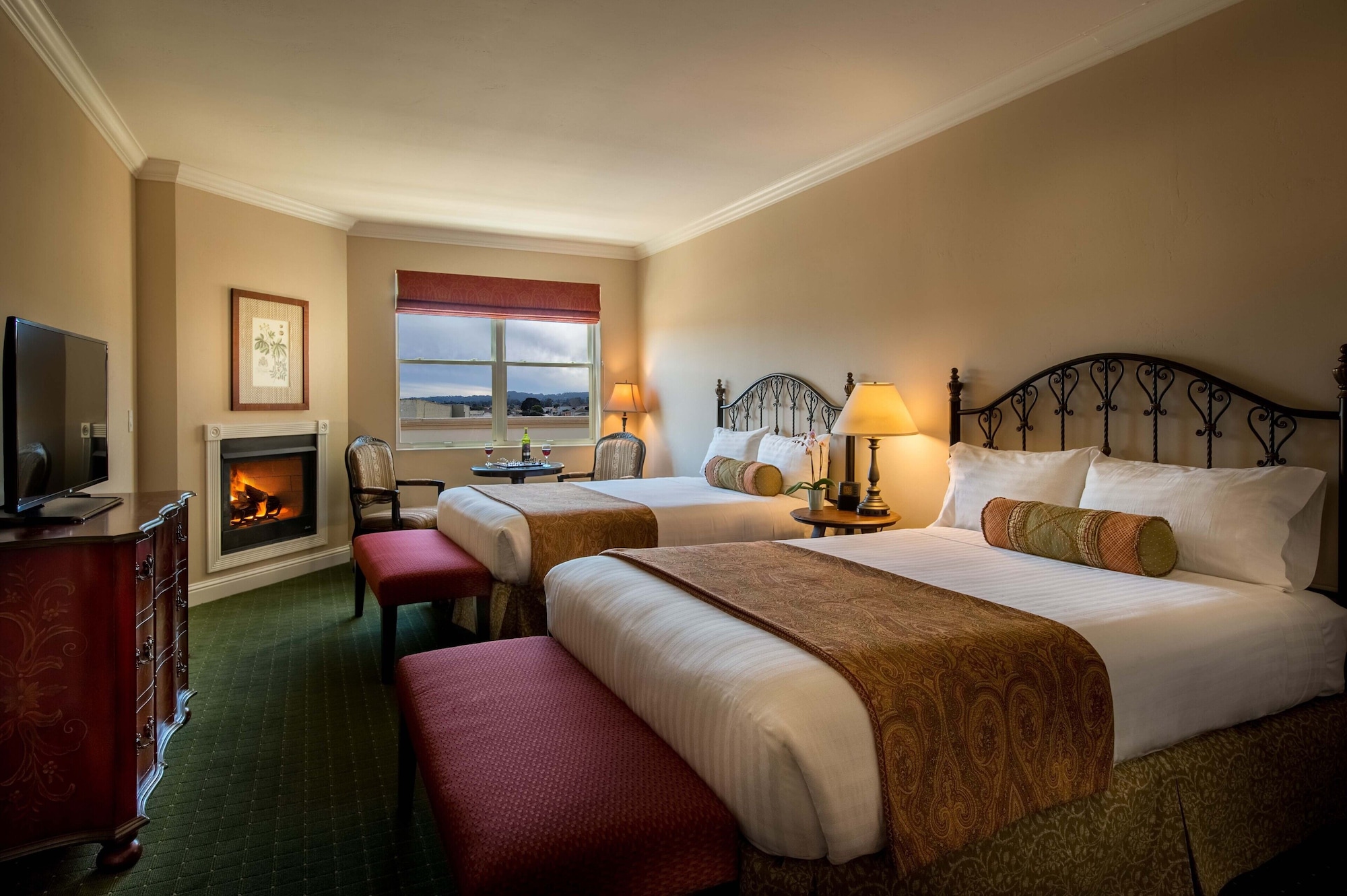 DELUXE, 2 QUEEN BEDS