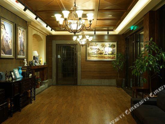 Elegant Hotel 15/48