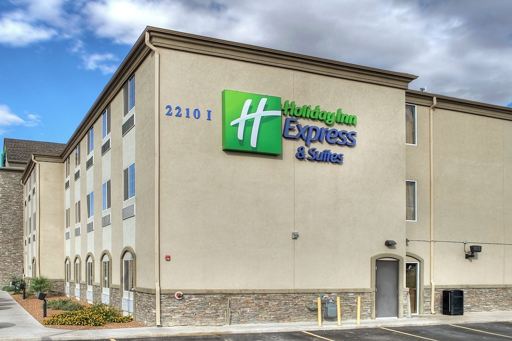 Holiday Inn Express Hotel and Suites Carlsbad 3/65