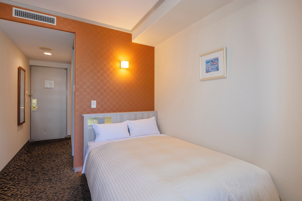 SEMI ROOM, SEMI DOUBLE BED, SMOKING