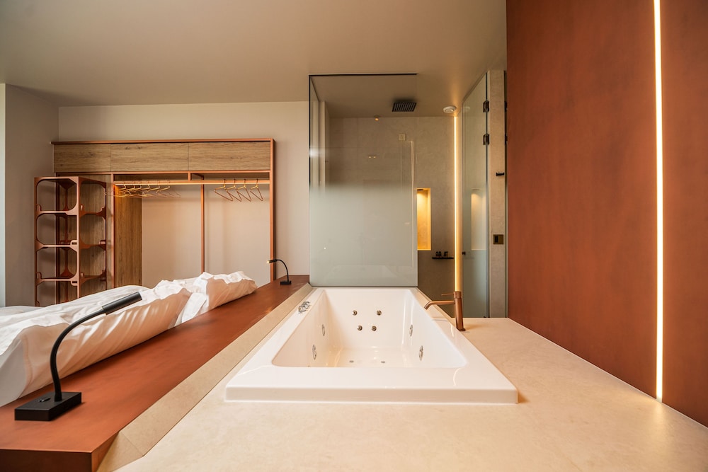 Oniros Residences 12/50
