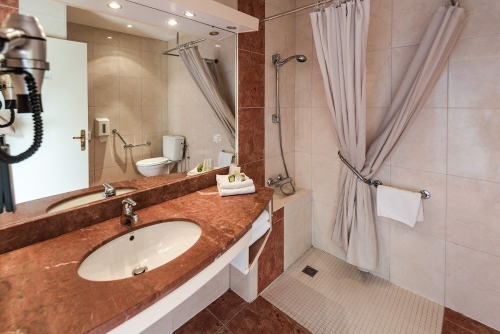 Logis Hotel L'Abreuvoir 47/50