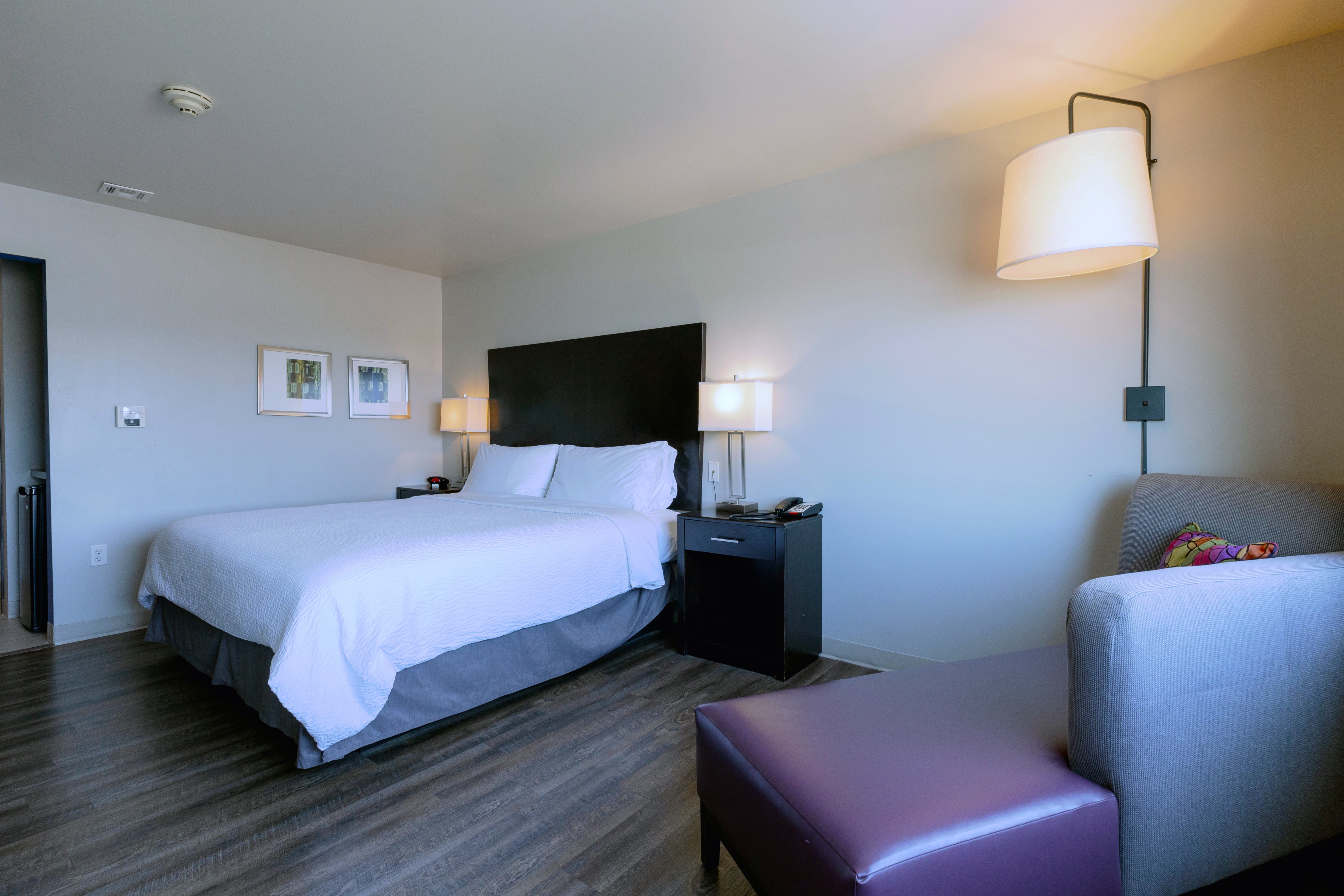 Holiday Inn Express Suites Tahlequah 18/46