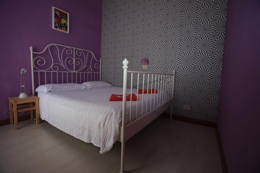Sunflower City Backpacker & Student Hostel 13/48