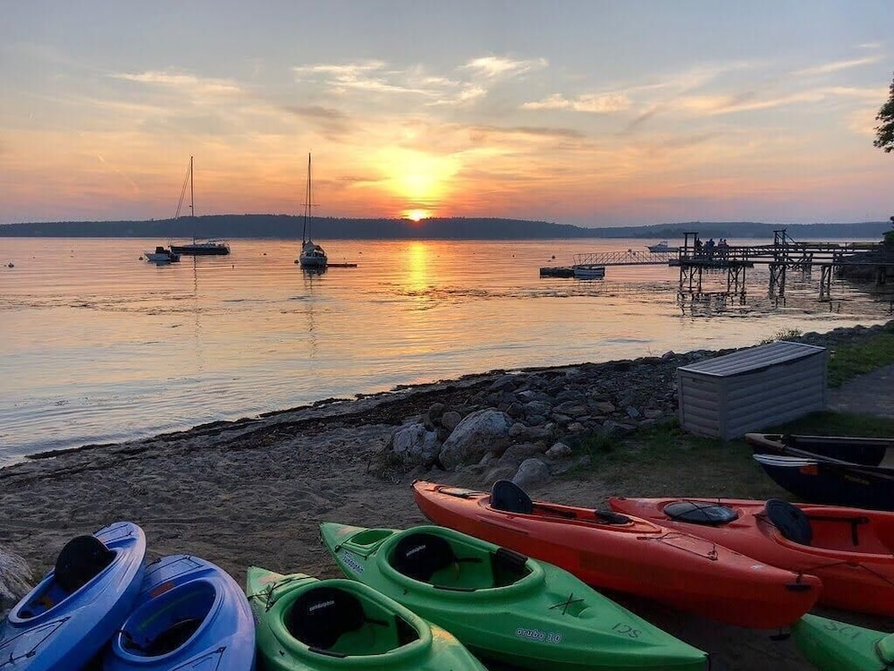 Smuggler’s Cove Inn 36/50