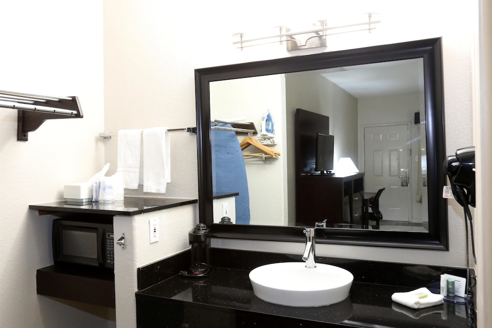 Americas Best Value Inn Monroe 50/50