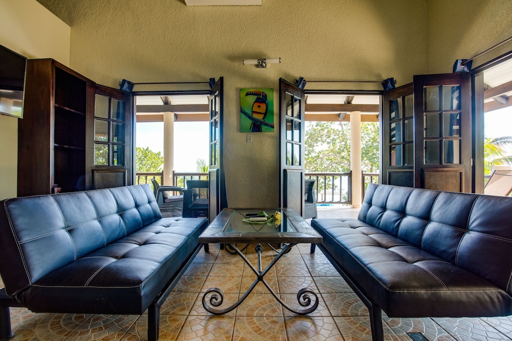 Mariposa Beach Suites 28/50