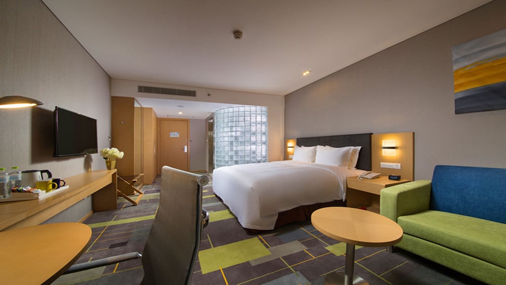 Holiday Inn Express Chengdu Airport Zone 16/75