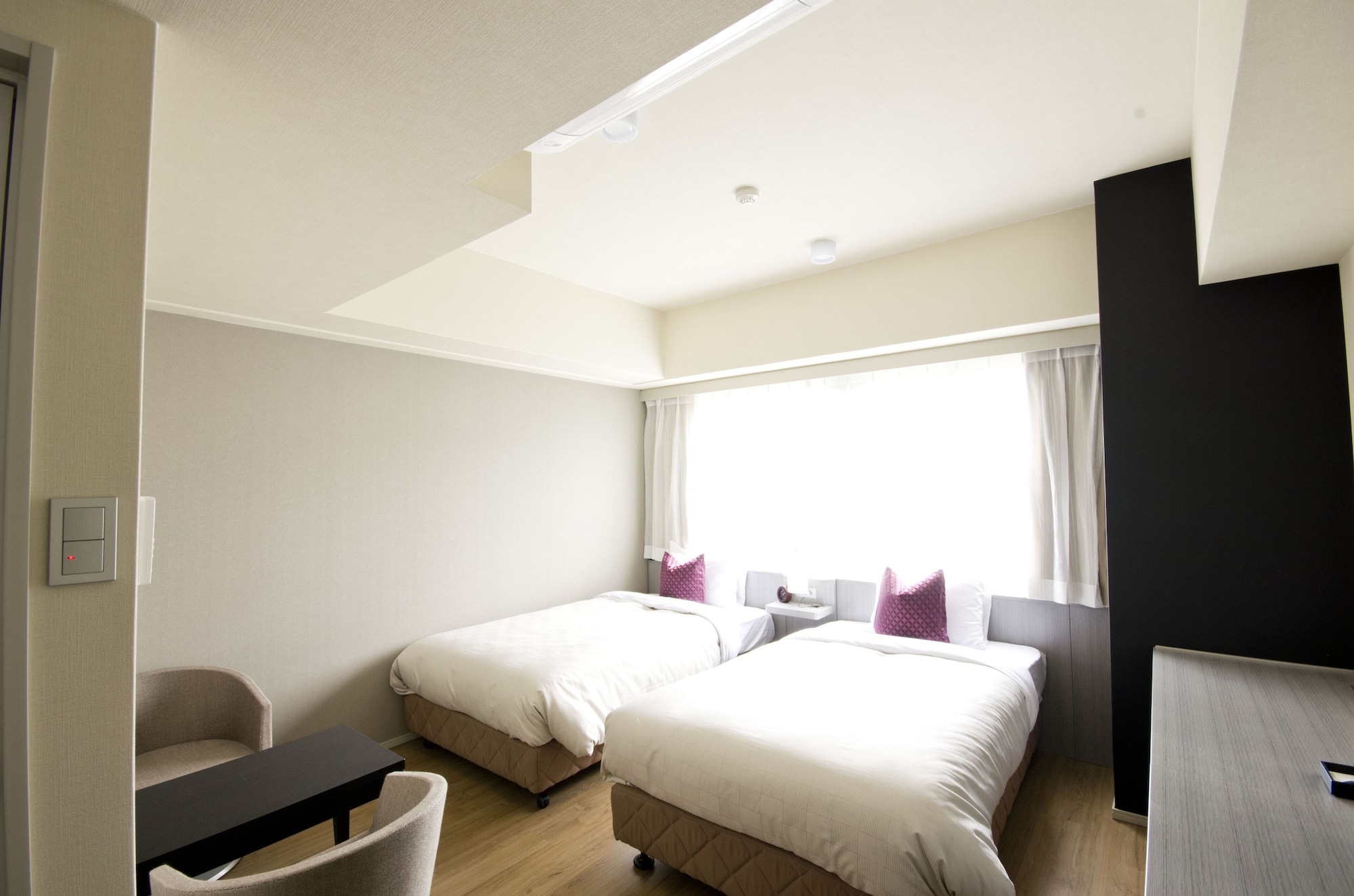 2 ROOMS, DELUXE, TWIN BEDS
