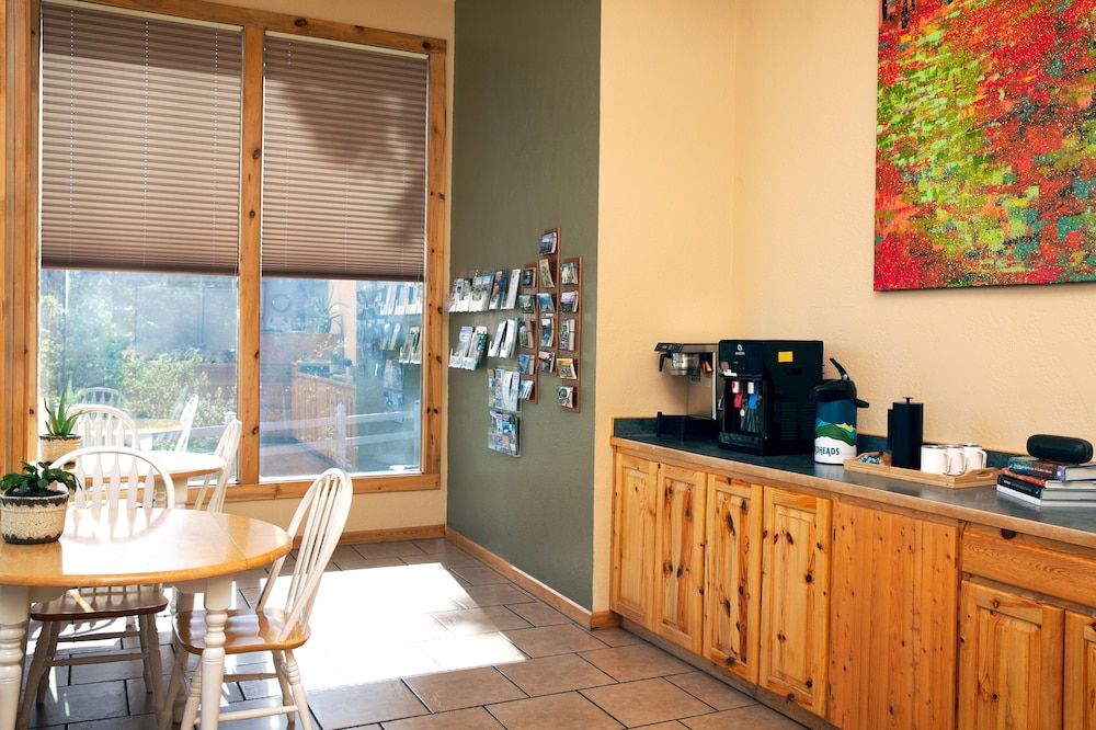 Timbers Motel Travelodge by Wyndham Bigfork 25/28