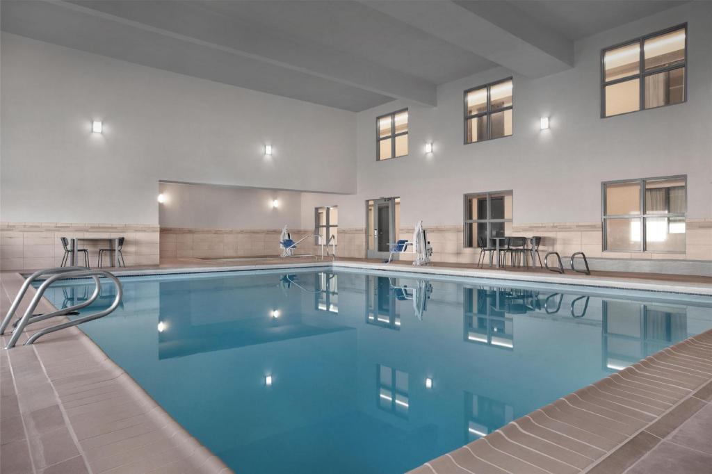 1 BEDROOM, SUITE, 2 QUEEN BEDS, LARGE