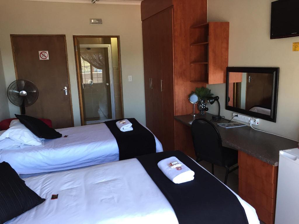 Travellers Nest Guesthouse 14/93