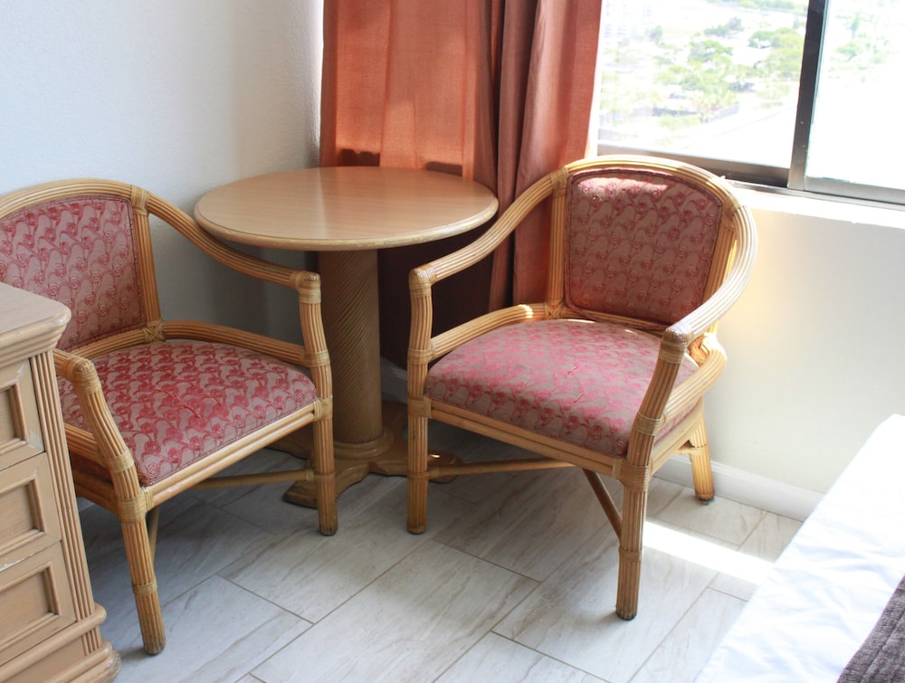 Waikiki Monarch Hotel 34/50