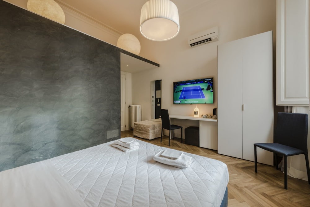 Daphne Guest Hause 10/41