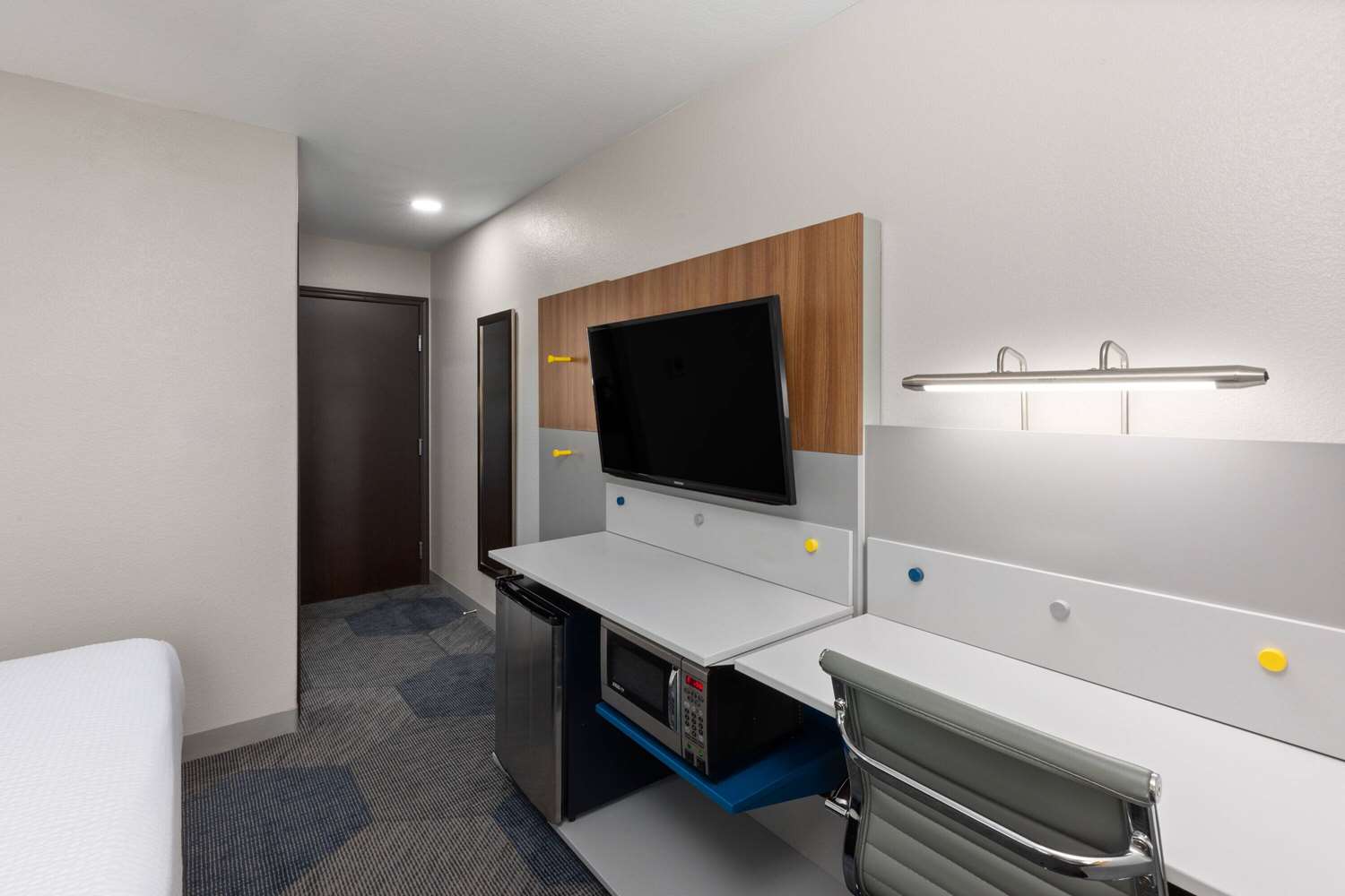 Microtel Inn and Suites By Wyndham Buda 39/40