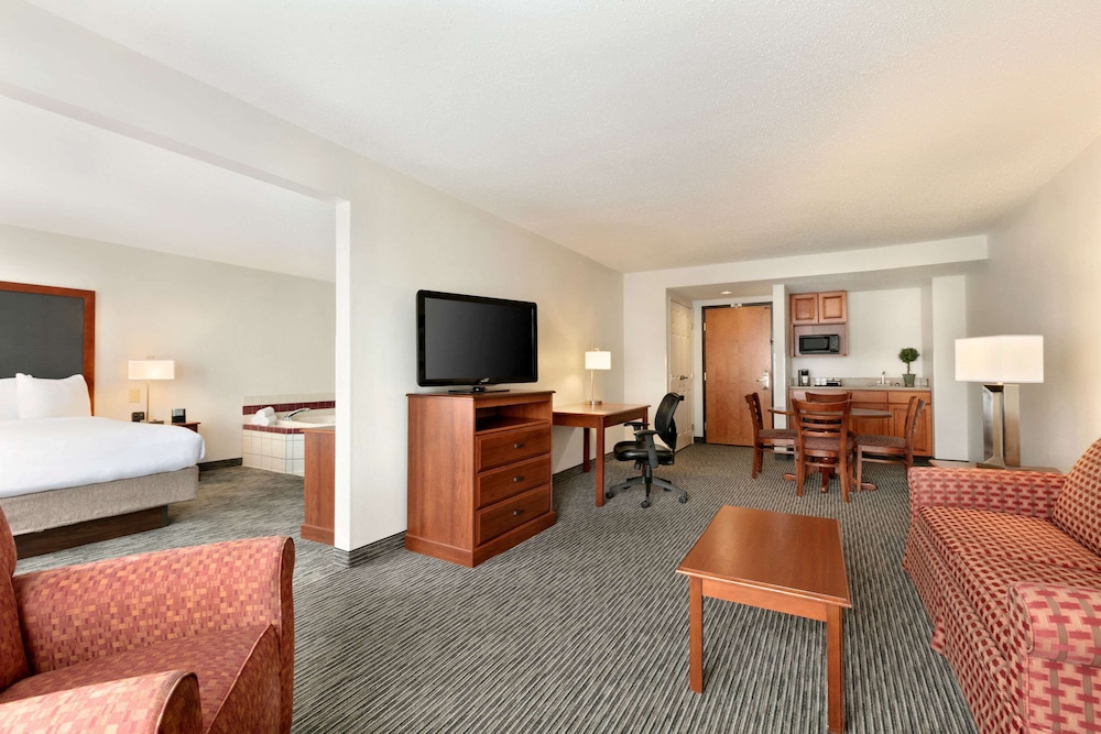 Wingate by Wyndham Vienna Parkersburg 19/48