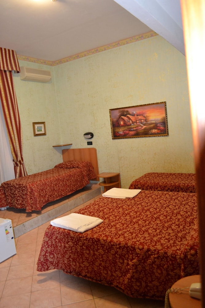 Hotel Ferrarese Roma 5/49