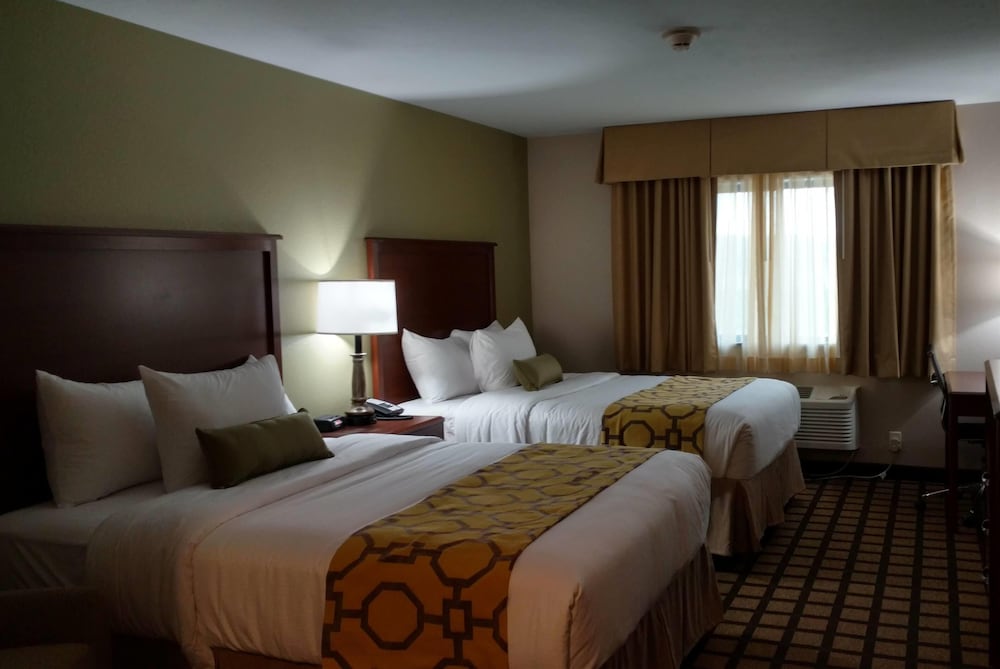 No, 2 Queen Beds, Accessible