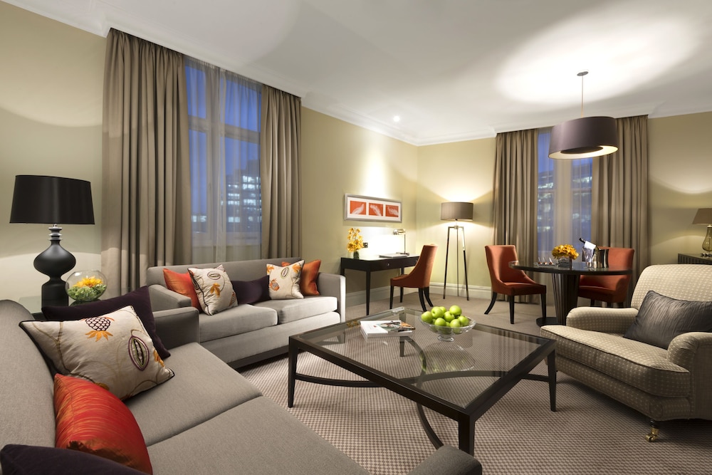 51 Buckingham Gatetaj Suites Residences 55/83