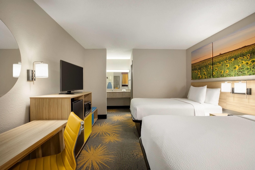 Days Inn By Wyndham Cartersville 14/44