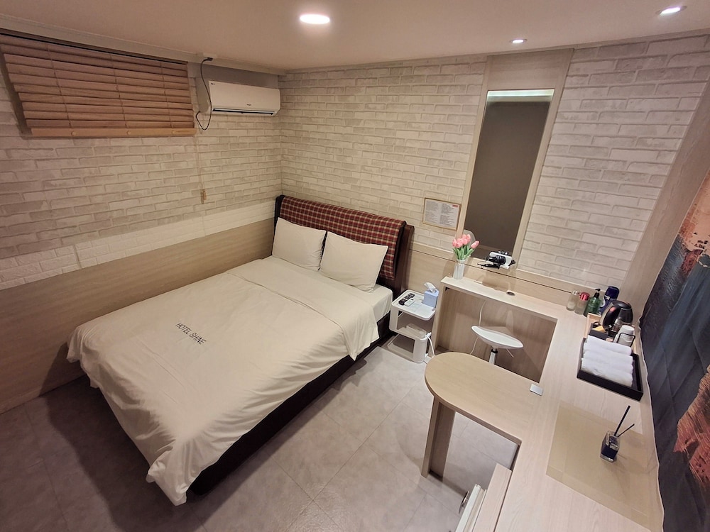 Shine Hotel 17/49