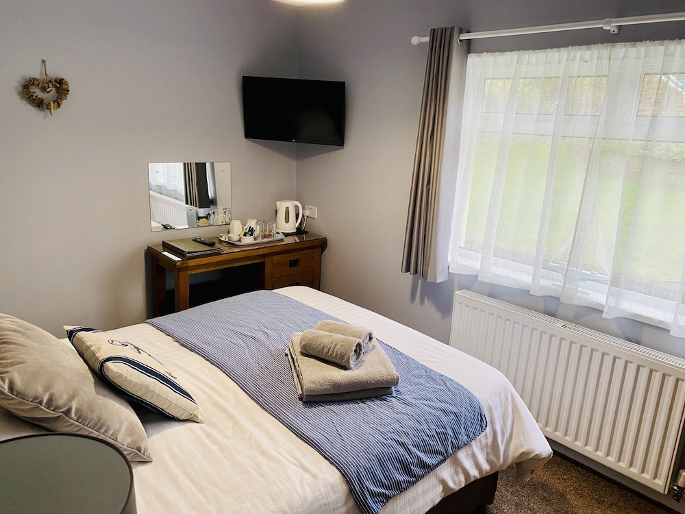 Pinewood B&amp;B 18/50