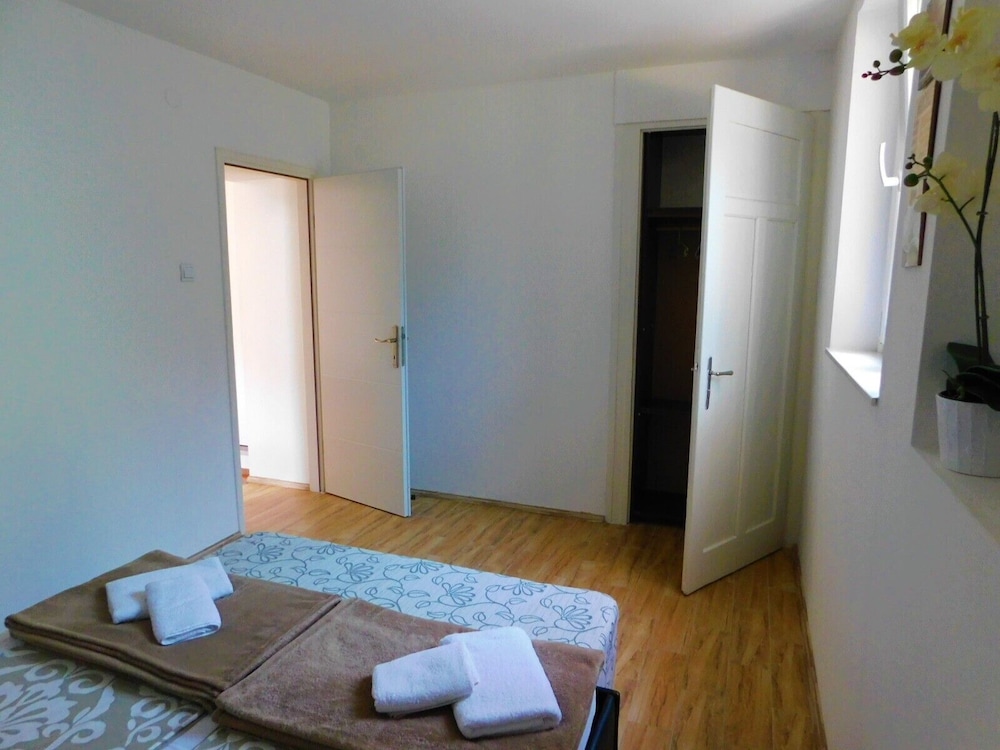 APARTMENTS IVO 8/43