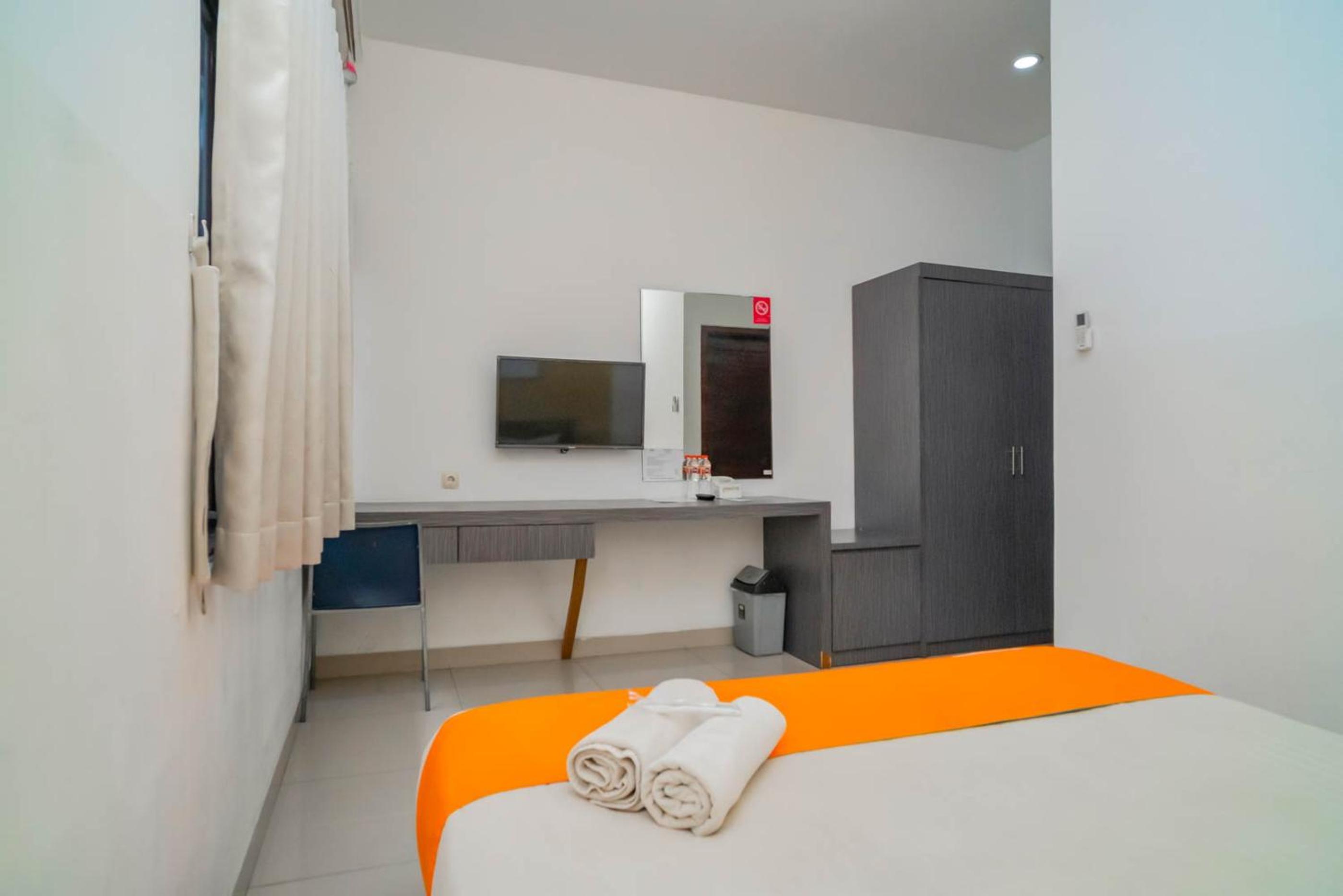 Sans Hotel Widarasari Cirebon 19/55