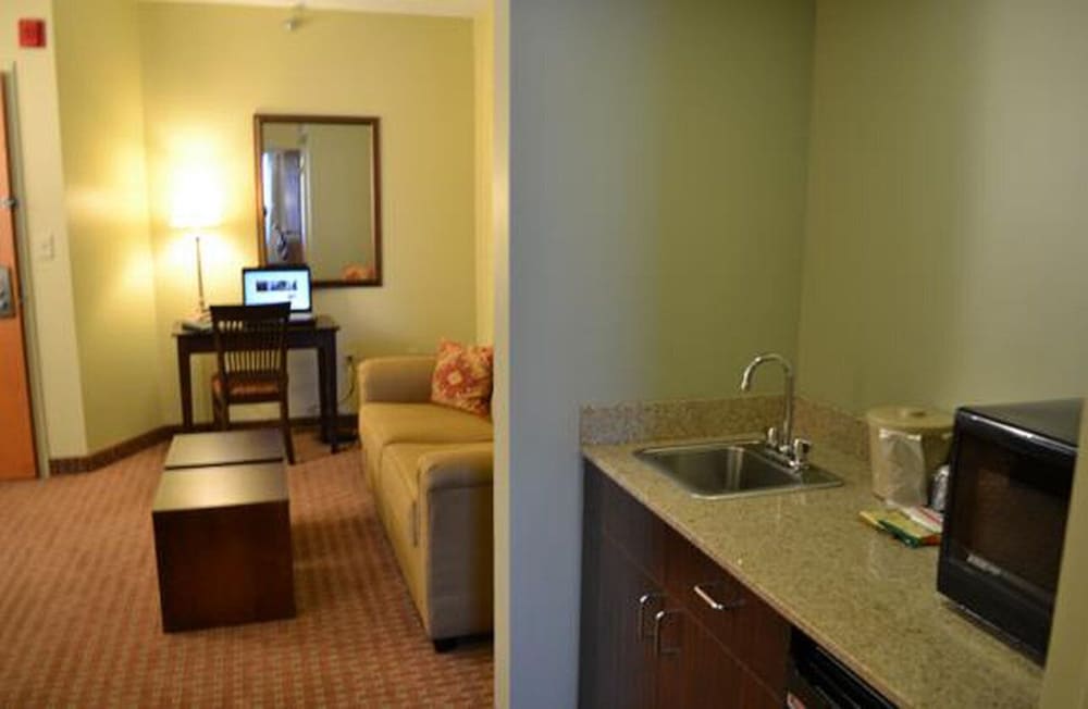 Euro Suites Hotel 16/52