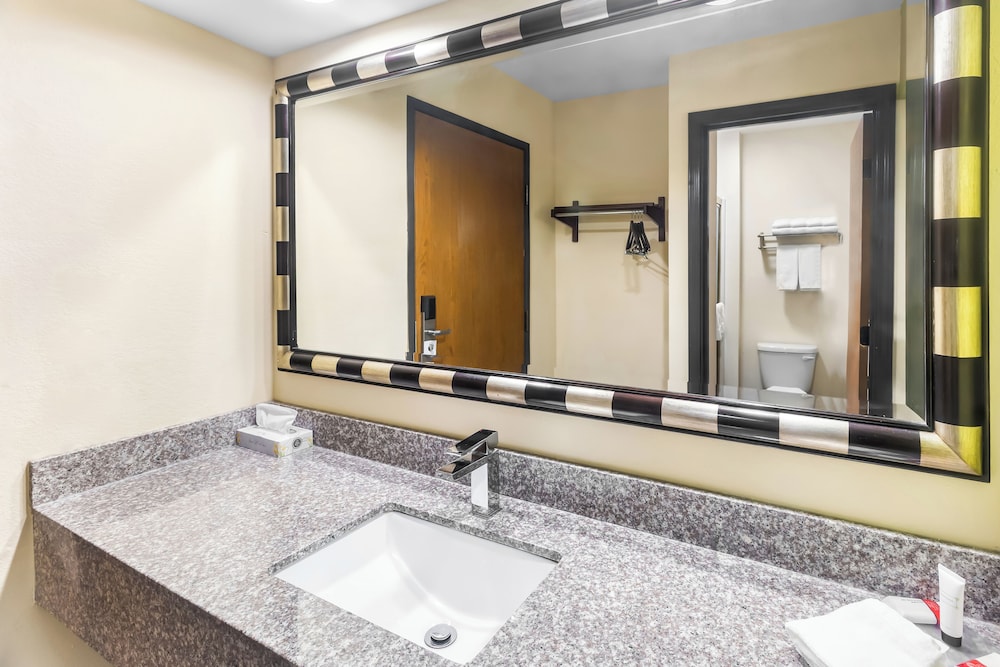 Travel Inn & Suites 44/50