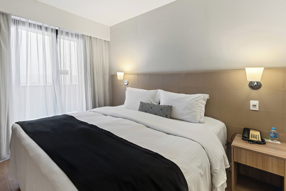 2 Bedrooms, Suite, Kitchen