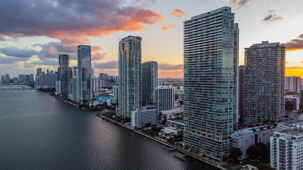 Up Midtown (ex. Wishes Hotel Biscayne) 46/55