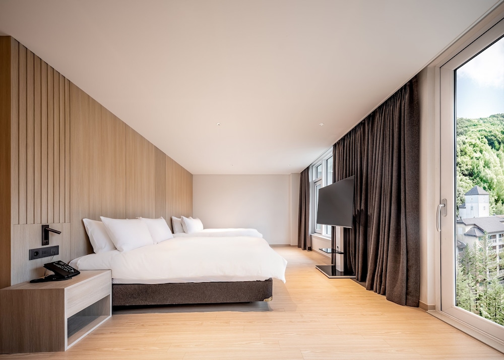 Sky, Family, 2 Double Beds