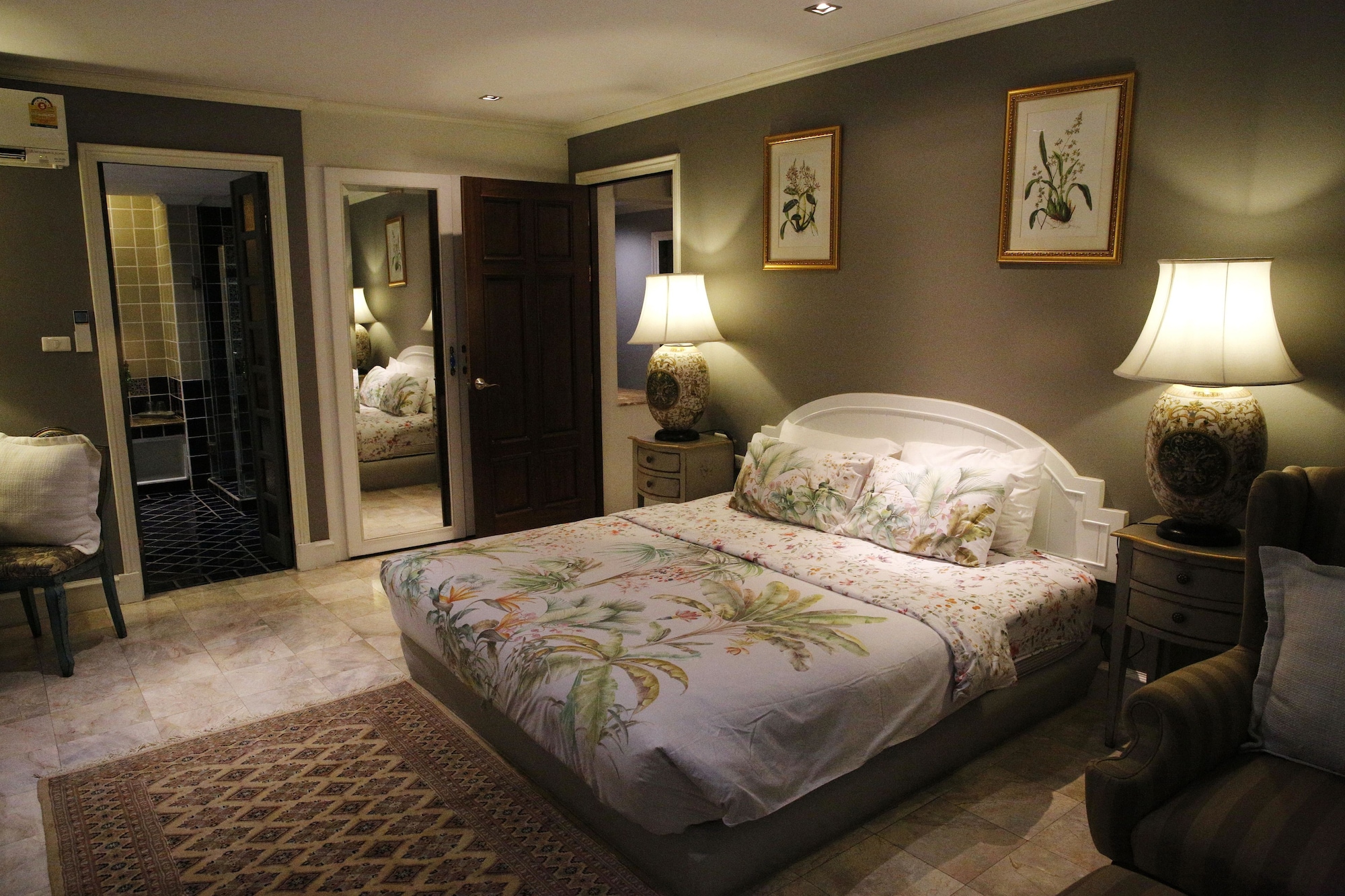 Junior Suite, King Bed, Sofa