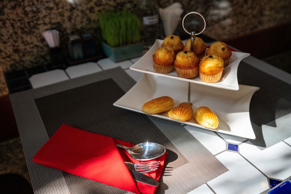 LITTLE SAIGON BOUTIQUE HOTEL 66/70