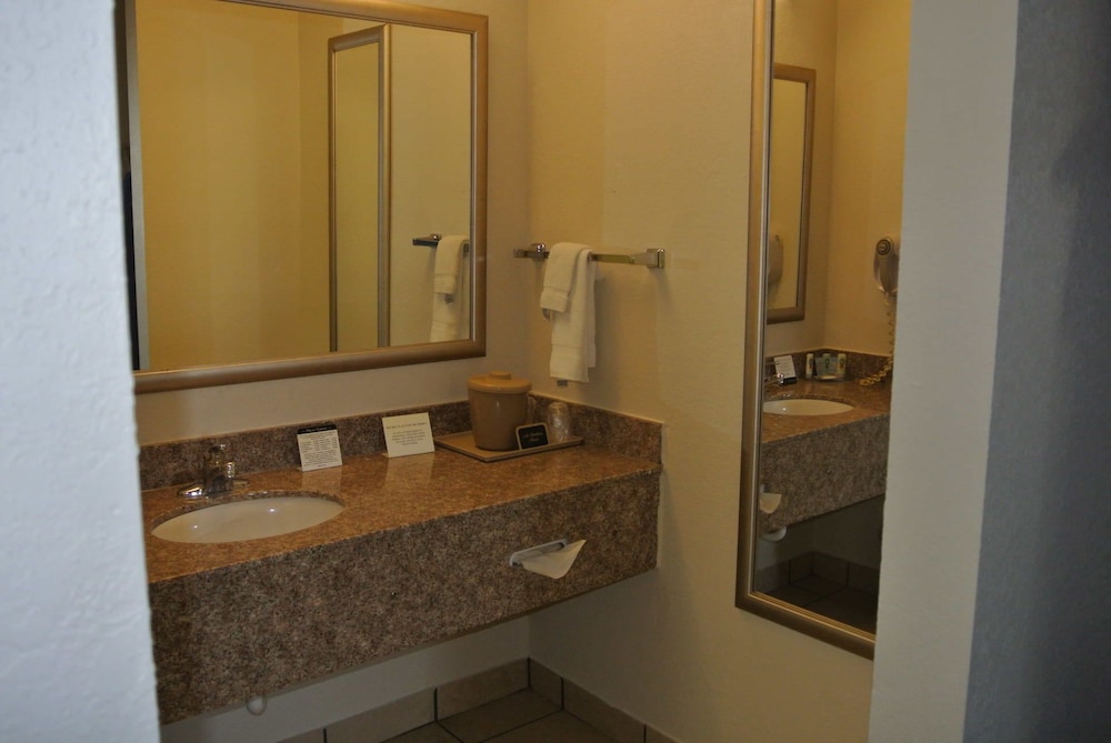 Quality Inn Charleston - Sikeston 20/36