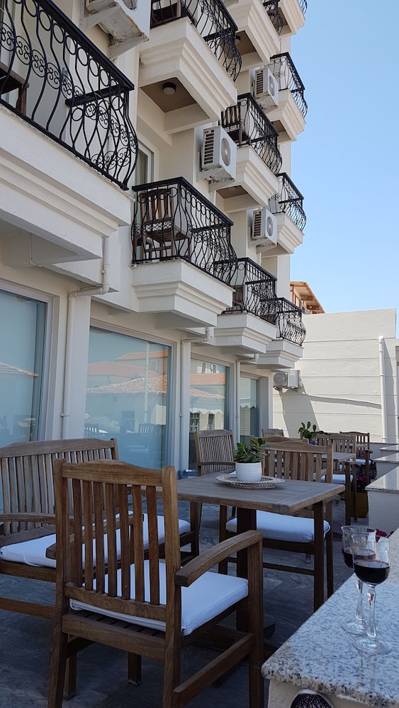 Ileri Hotel & Apartments 37/49