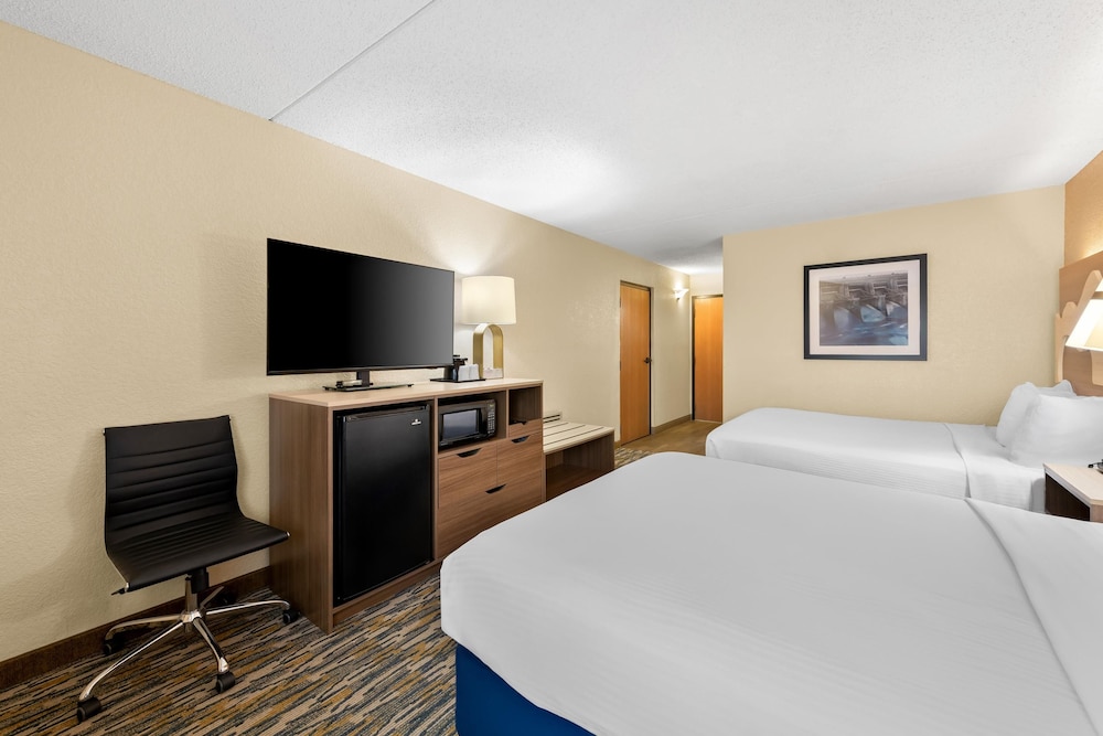 غرفة قياسية بسريرين كوين، Best Western Center Pointe Inn 5/7