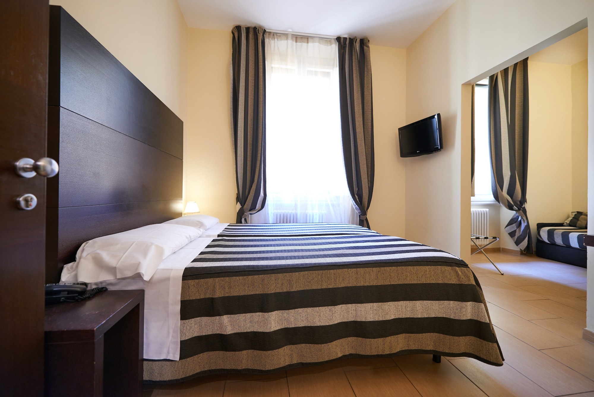ROOM, TRIPLE