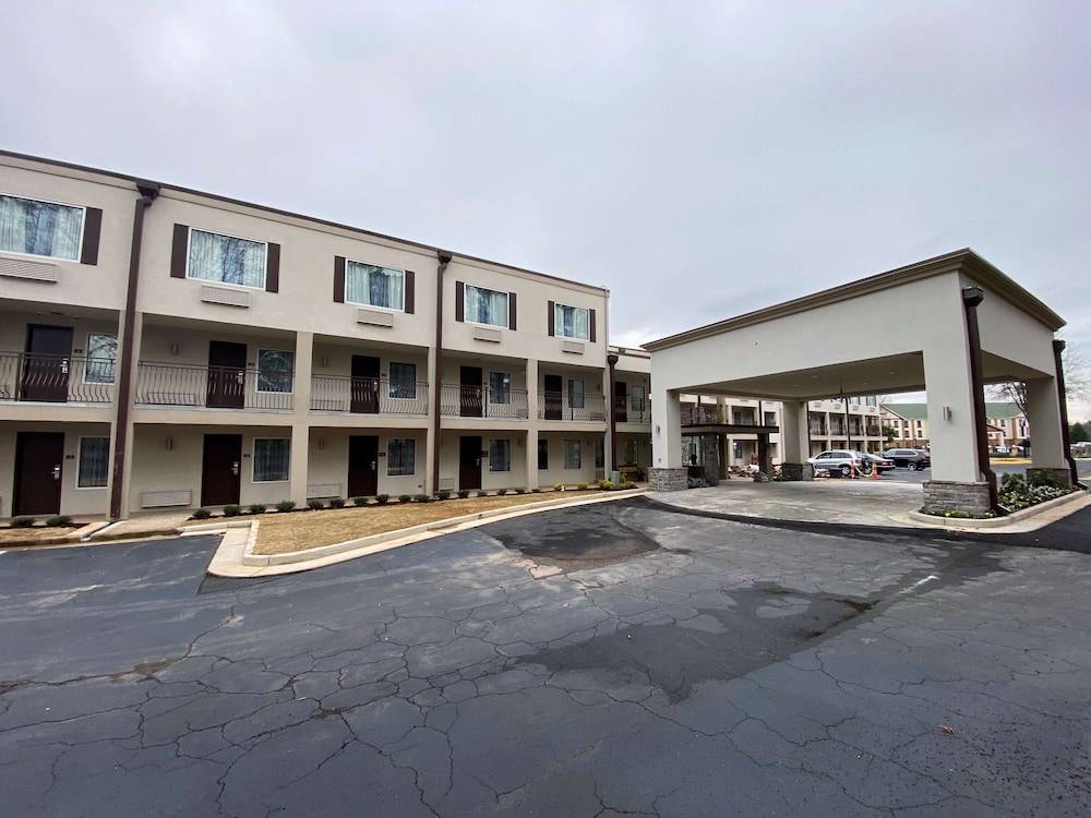 Baymont by Wyndham College Park Atlanta Airport South 46/50