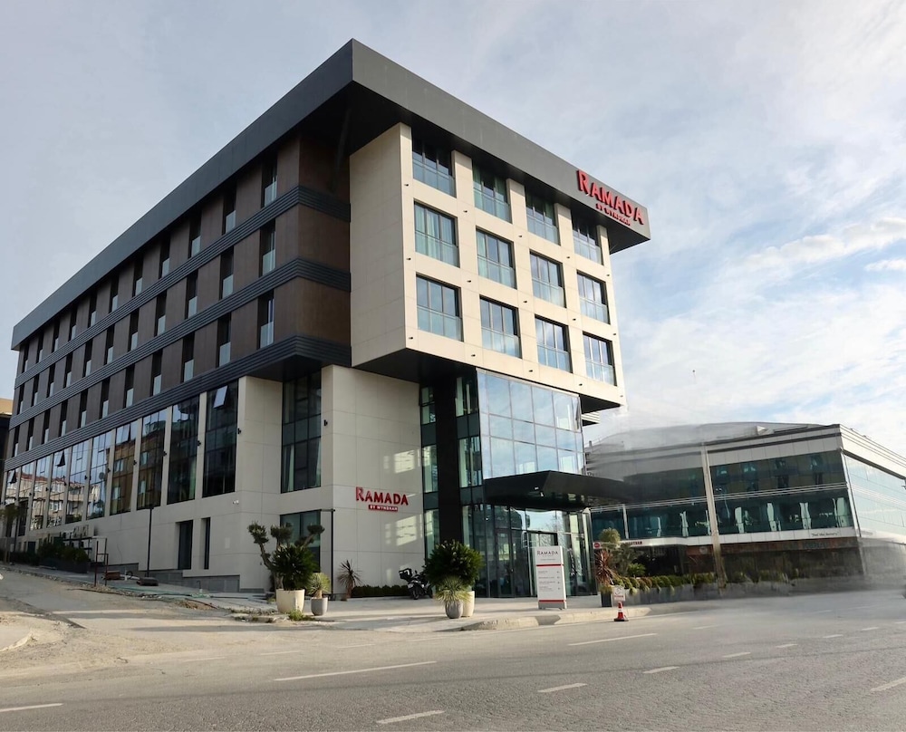 Ramada by Wyndham Istanbul Airport Arnavutkoy 63/68