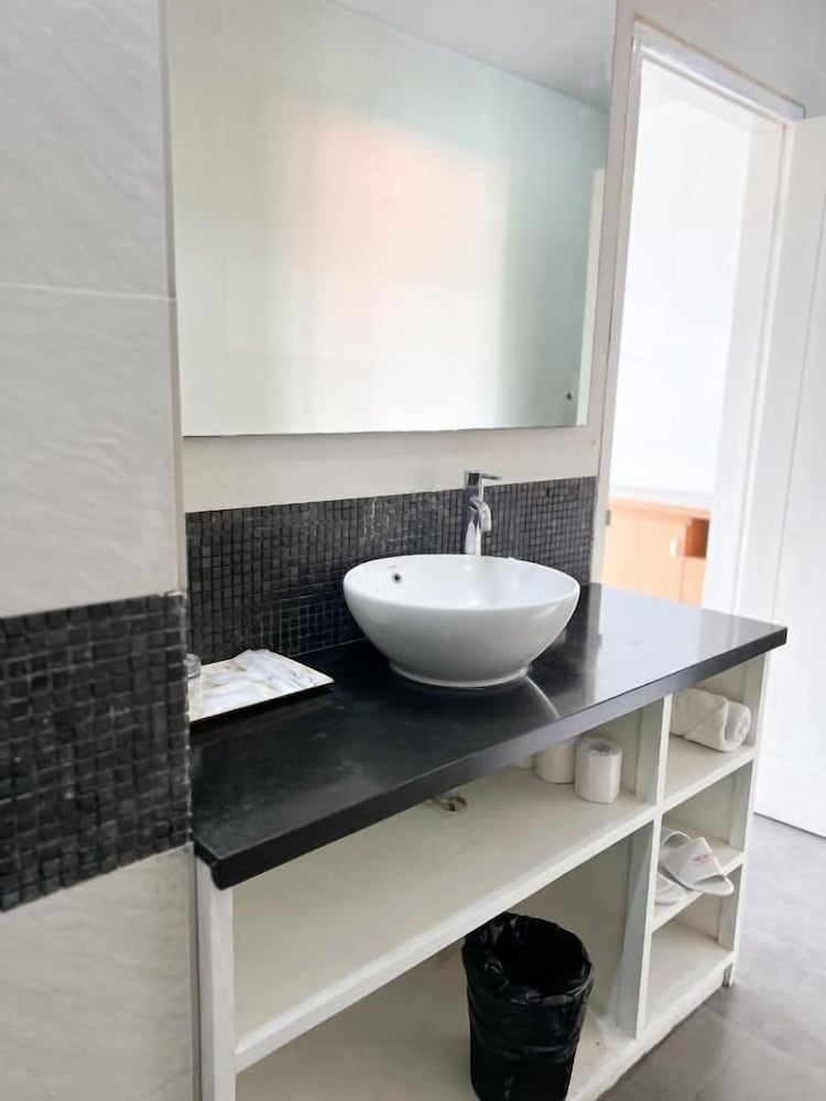Apple Suite Apartment 55/56