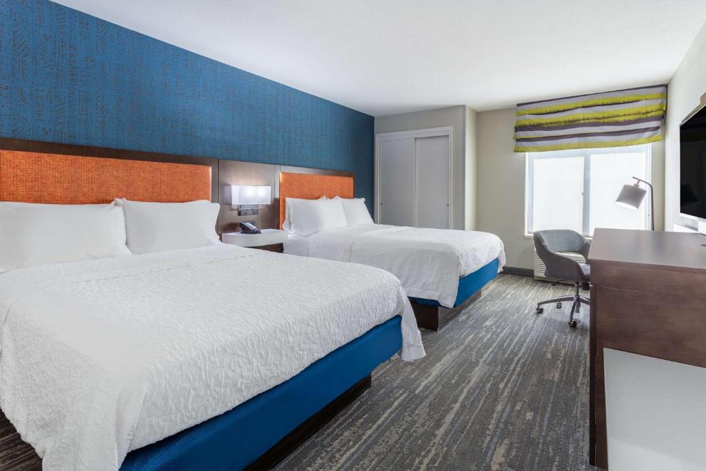 Room, 2 Queen Beds, Sofa, Accessible