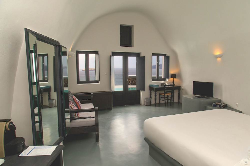 Grand Ambassador Santorini Hotel 30/78
