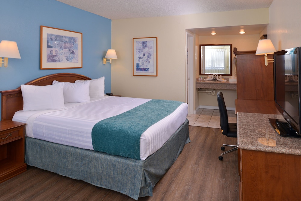 Edgewater Inn And Suites 29/76