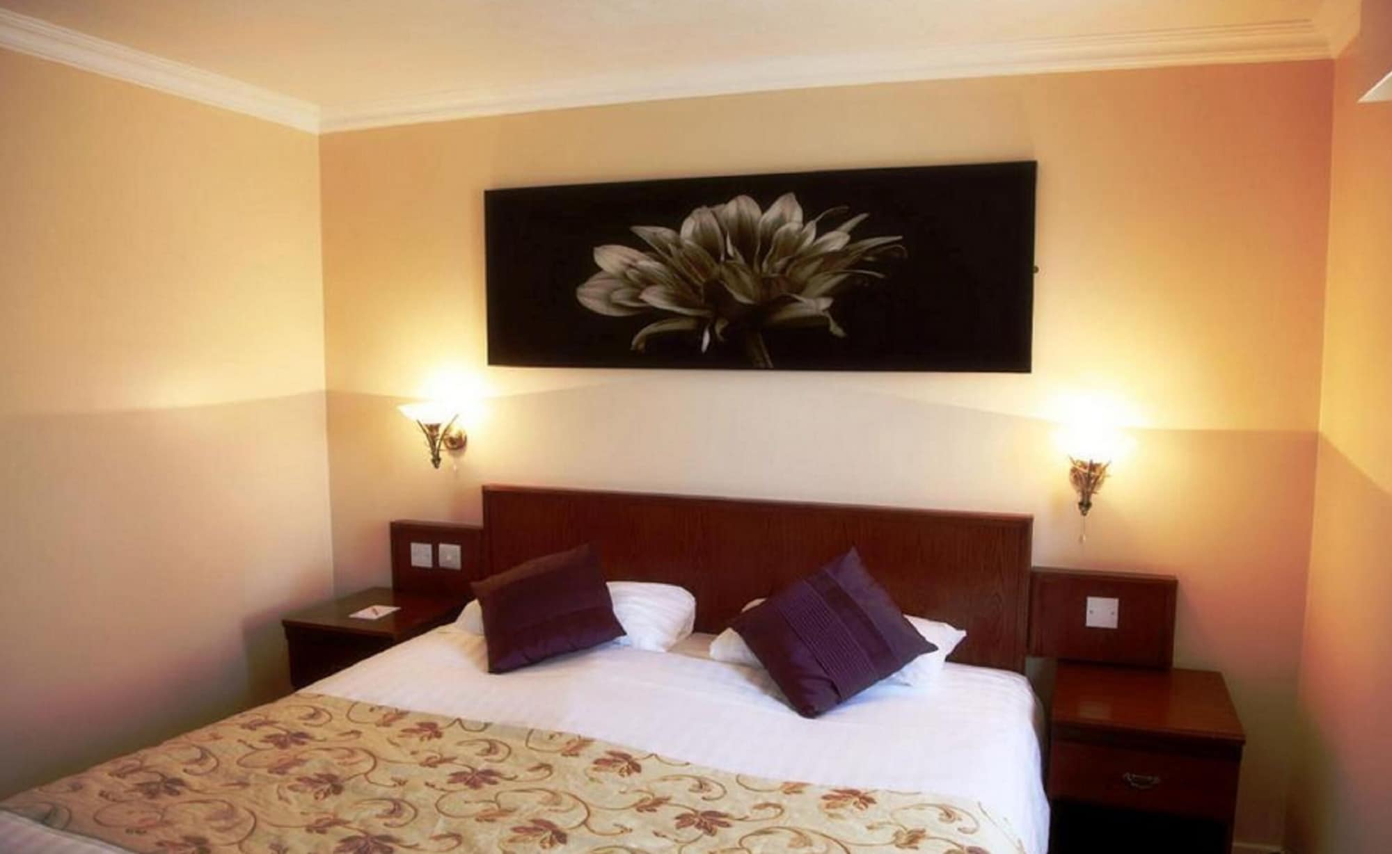 Room at Beaufort Park Hotel, MOLD