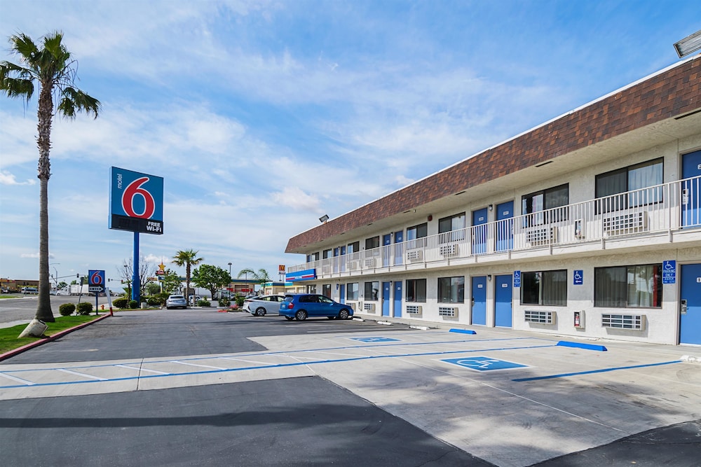 Motel6 Lost Hills, CA 2/46