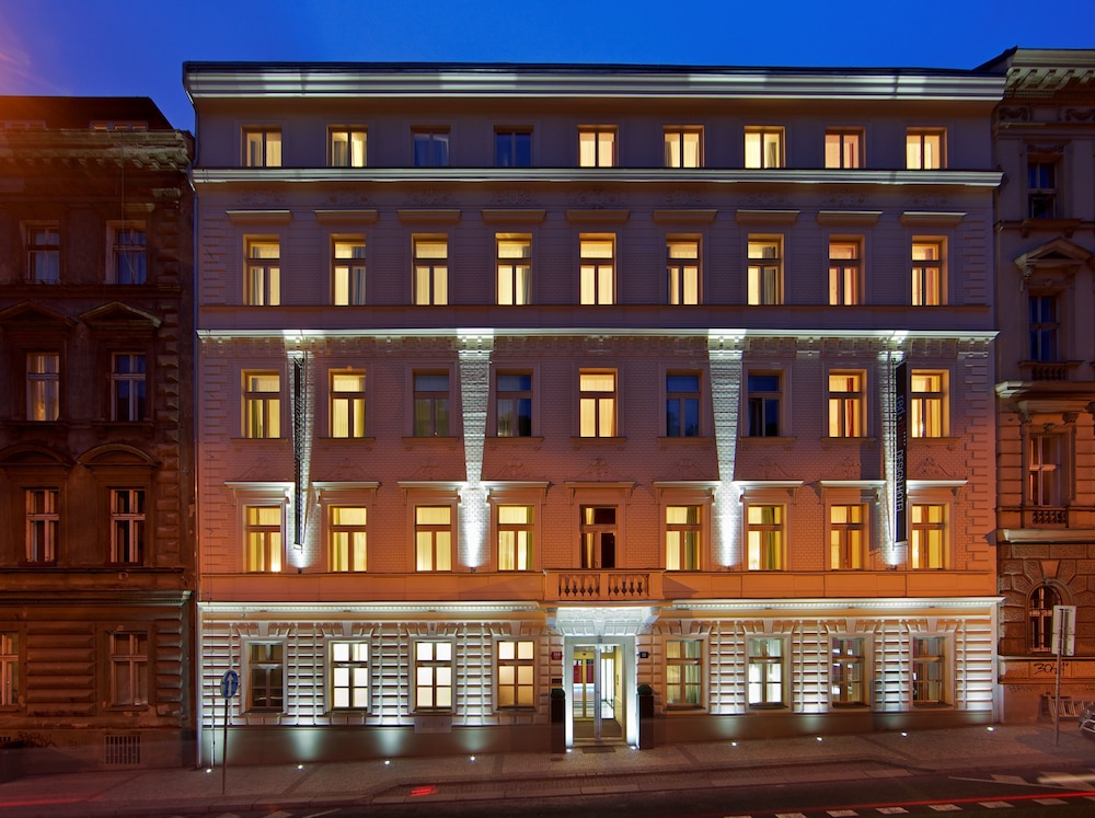 Red And Blue Design Hotel Prague 2/57